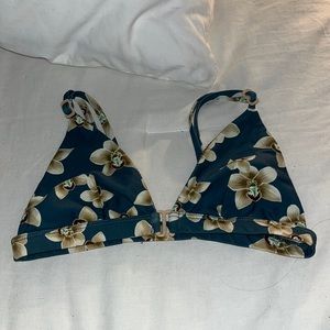 Selling acacia top size p and worn once